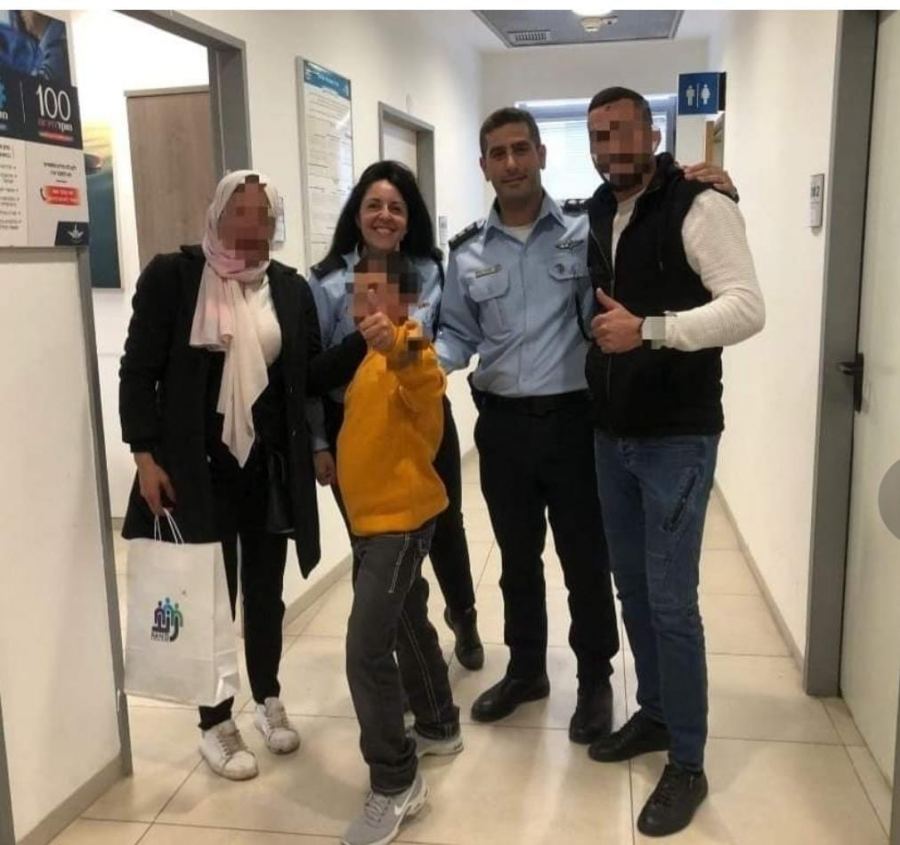 شرطة موديعين تعيد طفلًا فلسطينيًا من ذوي الإحتياجات الخاصة الى والدته بعد تسلله الى إسرائيل.